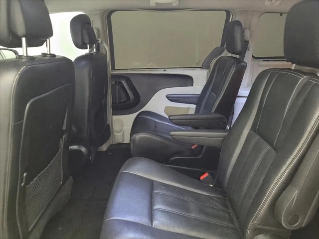 2016 Chrysler Town & Country Touring