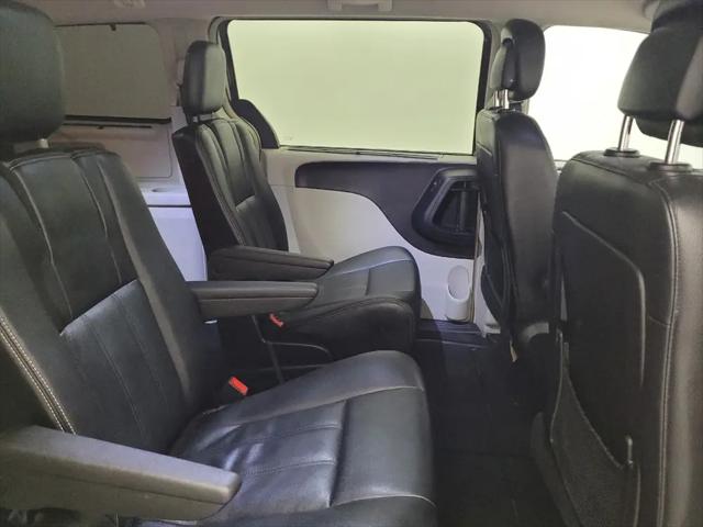 2016 Chrysler Town & Country Touring