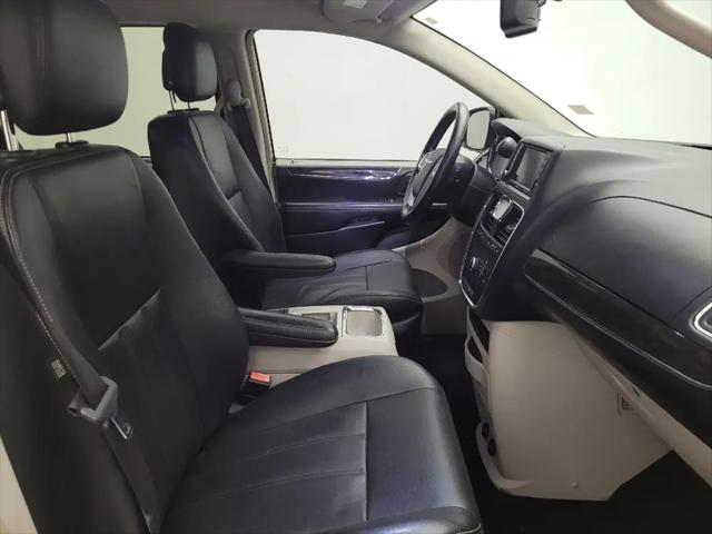 2016 Chrysler Town & Country Touring