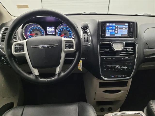 2016 Chrysler Town & Country Touring