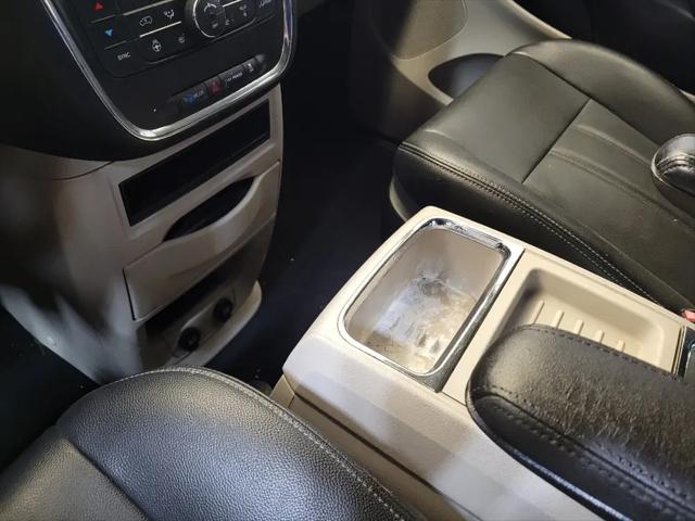 2016 Chrysler Town & Country Touring