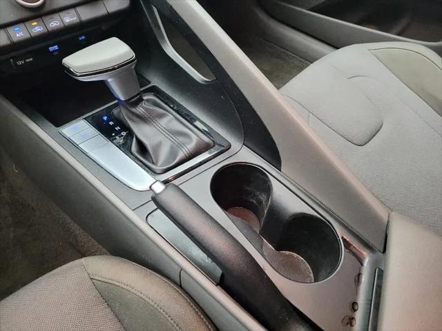 2025 Hyundai Elantra SE