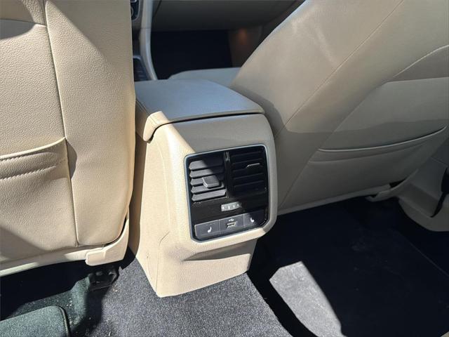 2018 Volkswagen Passat 2.0T SEL Premium