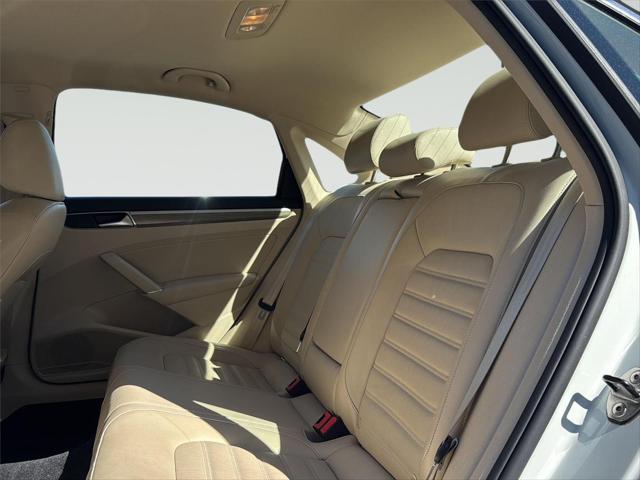 2018 Volkswagen Passat 2.0T SEL Premium