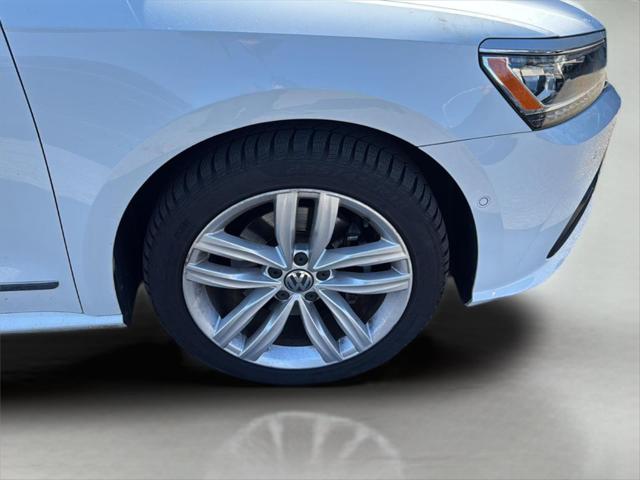 2018 Volkswagen Passat 2.0T SEL Premium
