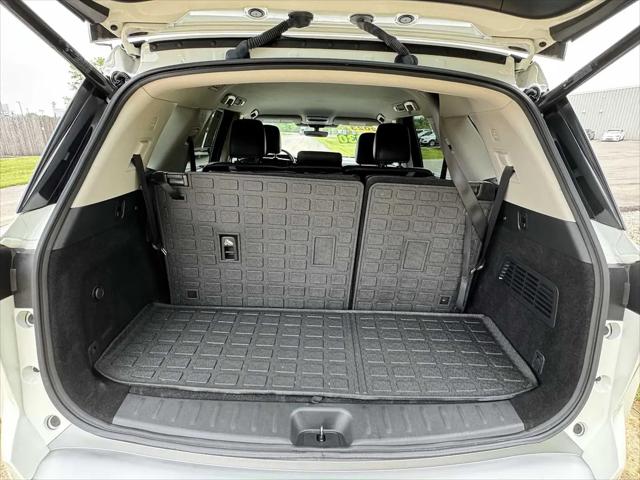 2023 Nissan Pathfinder SL 4WD