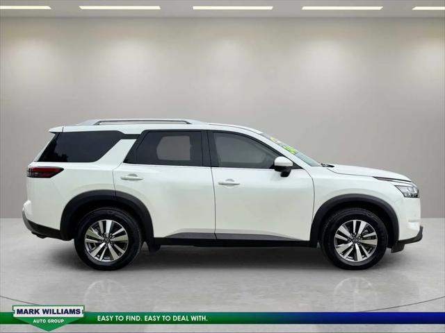 2023 Nissan Pathfinder SL 4WD