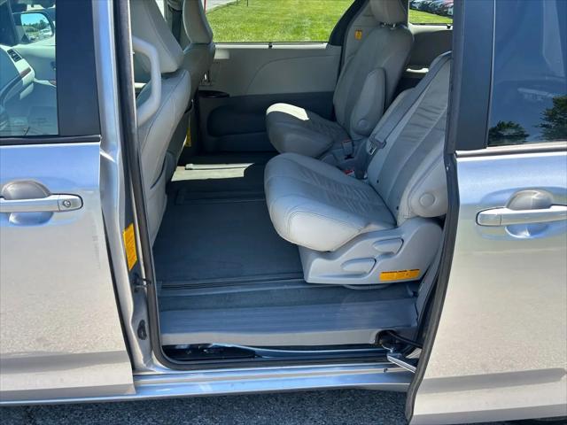 2012 Toyota Sienna XLE V6 8 Passenger