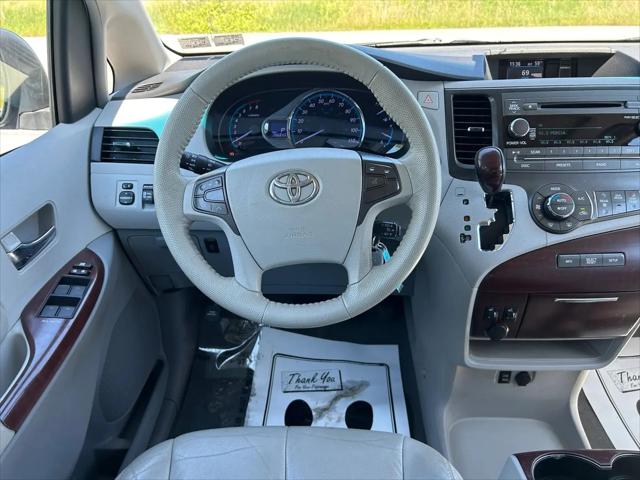2012 Toyota Sienna XLE V6 8 Passenger