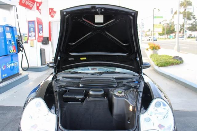 2004 Porsche 911 Carrera 4S