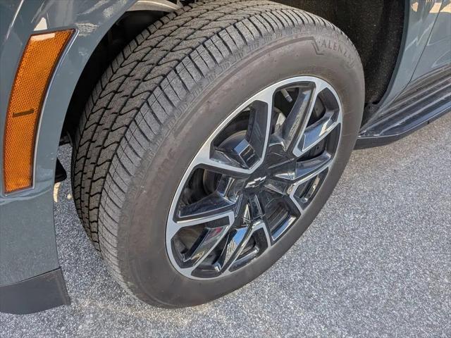2025 Chevrolet Suburban 4WD RST