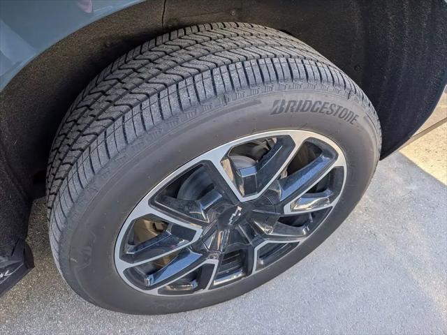 2025 Chevrolet Suburban 4WD RST