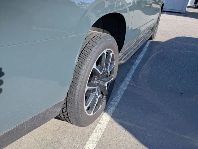 2025 Chevrolet Suburban 4WD RST