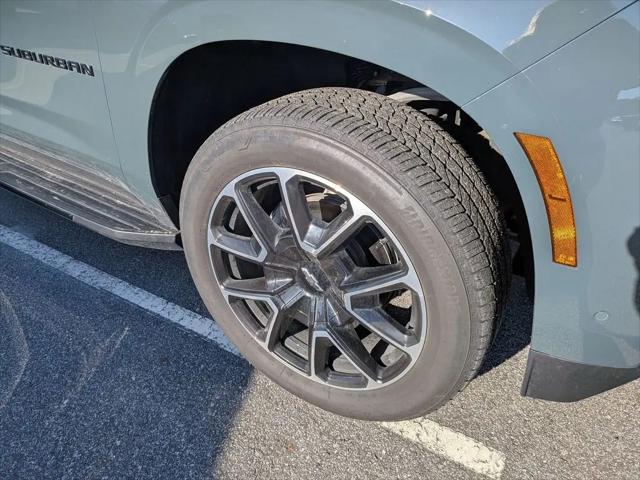 2025 Chevrolet Suburban 4WD RST