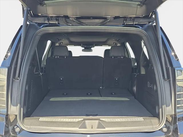 2025 Chevrolet Suburban 4WD RST