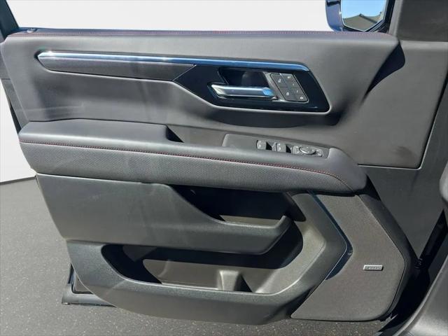 2025 Chevrolet Suburban 4WD RST