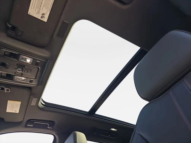 2025 Chevrolet Suburban 4WD RST