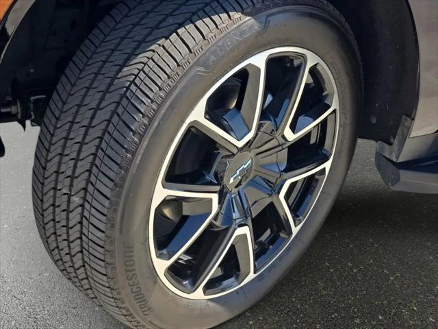 2025 Chevrolet Suburban 4WD RST