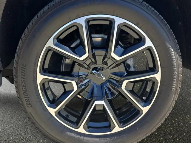 2025 Chevrolet Suburban 4WD RST