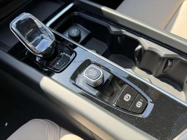 2026 Volvo XC60 B5 Core