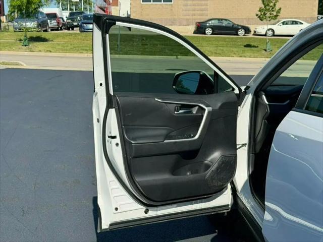 2022 Toyota RAV4 Hybrid XLE