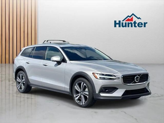 2025 Volvo V60 Cross Country Plus, B5 AWD Gas (mild hybrid) for sale in Fletcher, NC