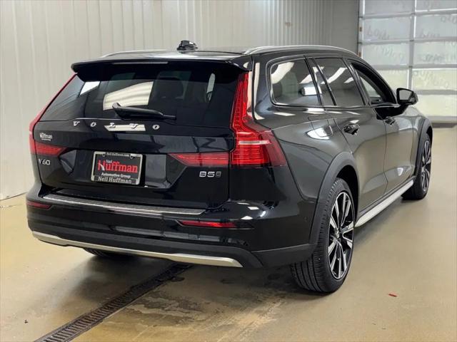 2025 Volvo V60 Cross Country Ultra, B5 AWD Gas (mild hybrid)