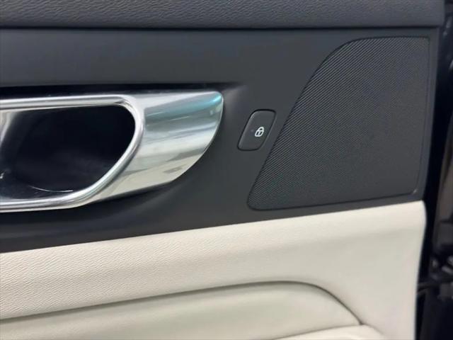 2025 Volvo V60 Cross Country Ultra, B5 AWD Gas (mild hybrid)