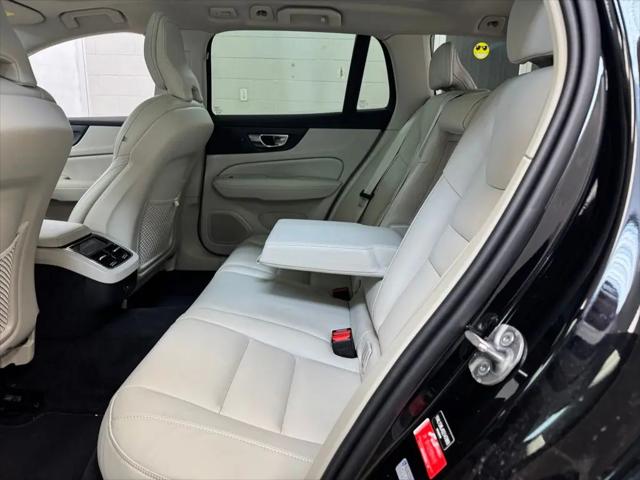 2025 Volvo V60 Cross Country Ultra, B5 AWD Gas (mild hybrid)