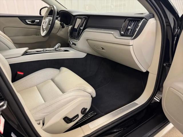 2025 Volvo V60 Cross Country Ultra, B5 AWD Gas (mild hybrid)