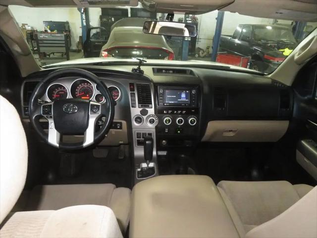 2016 Toyota Sequoia SR5 5.7L V8
