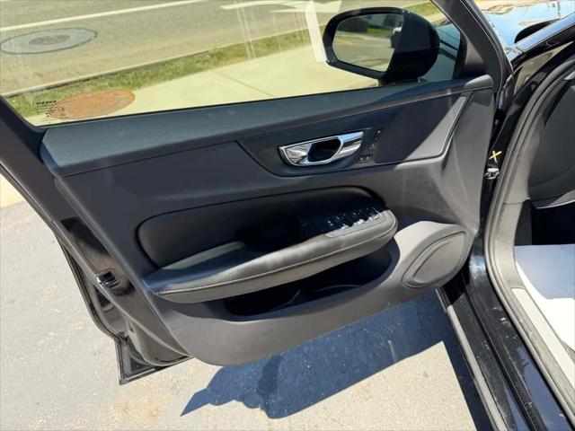 2020 Volvo S60 T6 Momentum