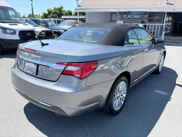 2011 Chrysler 200 Limited