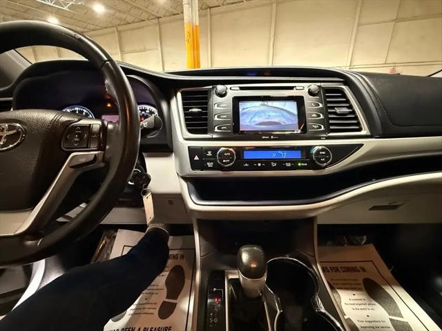 2015 Toyota Highlander LE V6