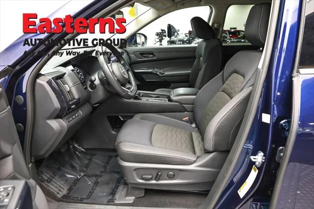2025 Nissan Pathfinder SV FWD