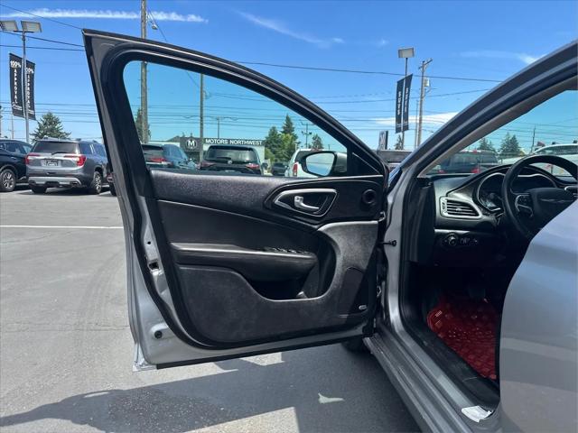 2016 Chrysler 200 C