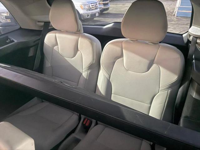 2016 Volvo XC90 T6 Momentum