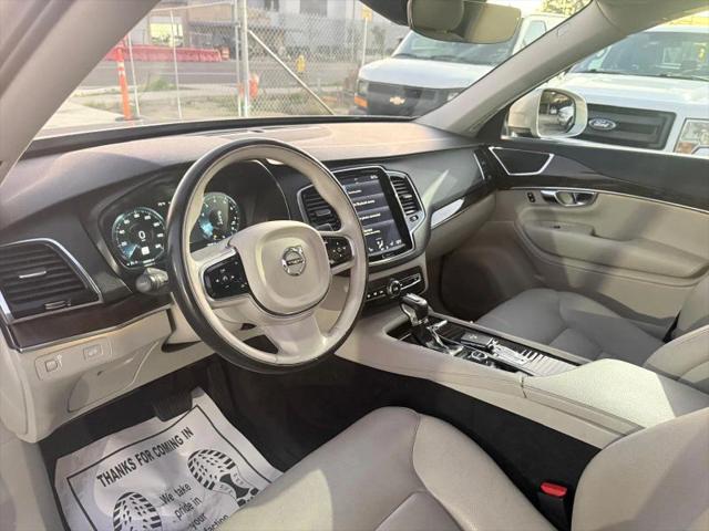 2016 Volvo XC90 T6 Momentum