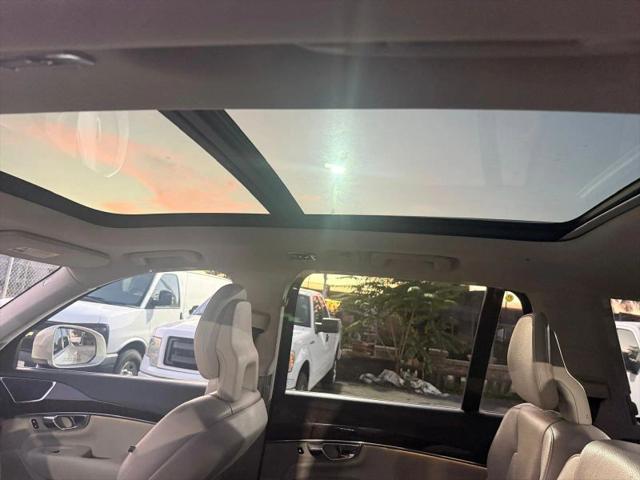 2016 Volvo XC90 T6 Momentum