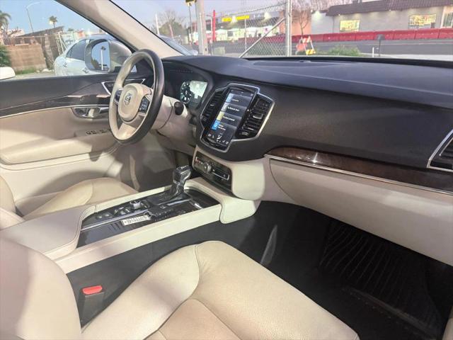 2016 Volvo XC90 T6 Momentum