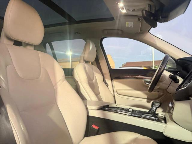 2016 Volvo XC90 T6 Momentum