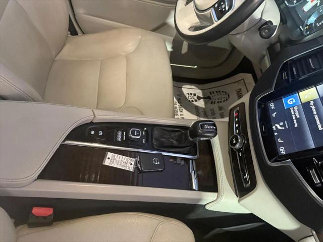 2016 Volvo XC90 T6 Momentum