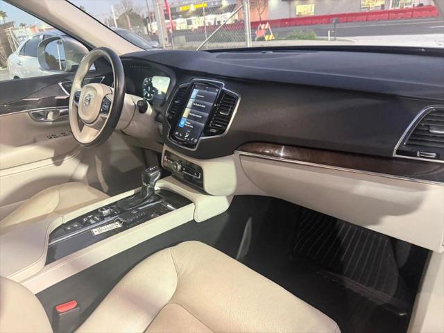 2016 Volvo XC90 T6 Momentum