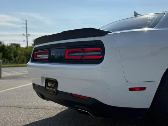 2016 Dodge Challenger SXT Plus