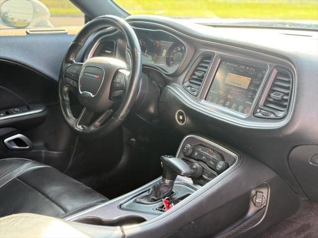 2016 Dodge Challenger SXT Plus