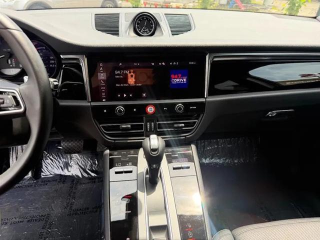 2025 Porsche Macan T