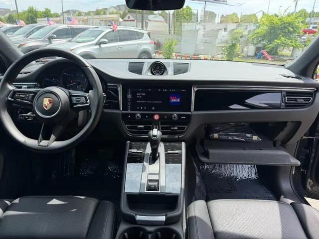 2025 Porsche Macan T