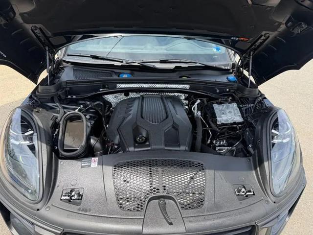 2025 Porsche Macan T