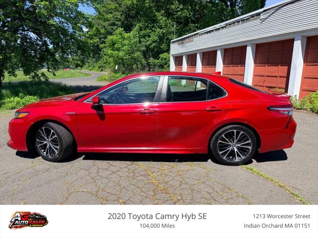 2020 Toyota Camry SE Hybrid