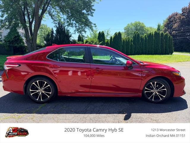 2020 Toyota Camry SE Hybrid